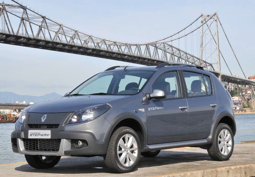 Renault Sandero 2012 é lançado com alterações na frente e dianteira