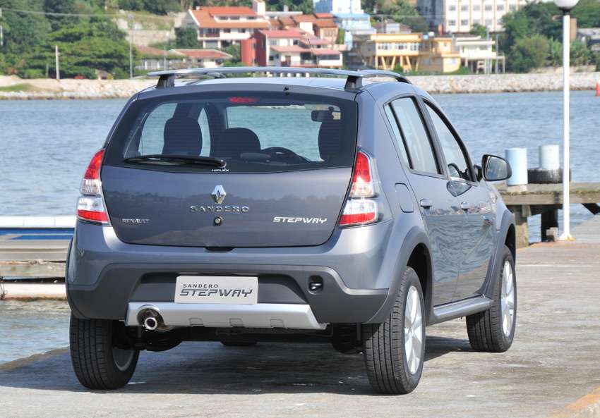 Renault Sandero 2012 é lançado com alterações na frente e traseira
