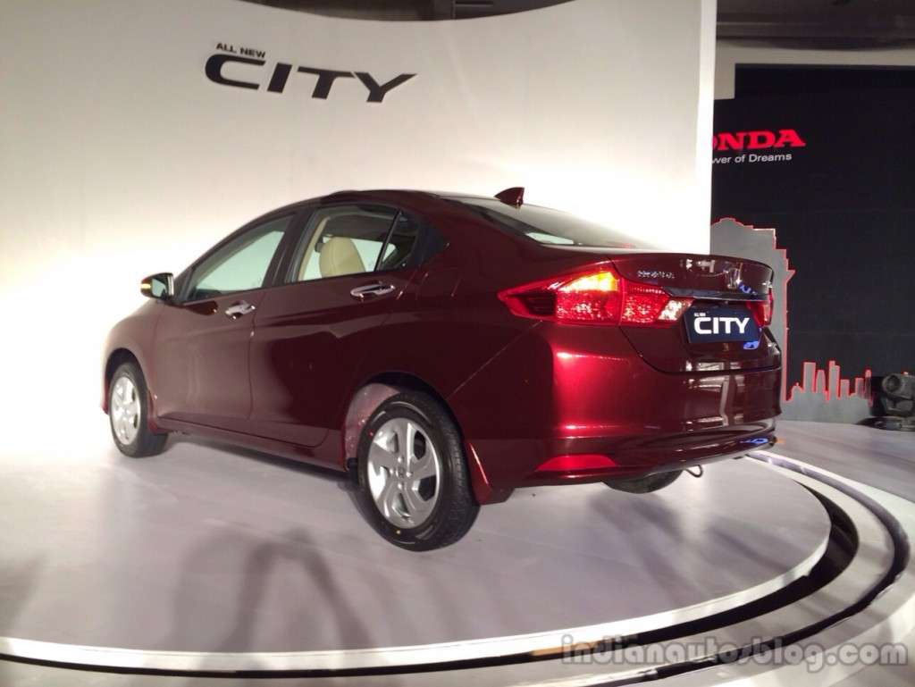 New-Honda-City-rear-three-quarters-view-launch-live-image