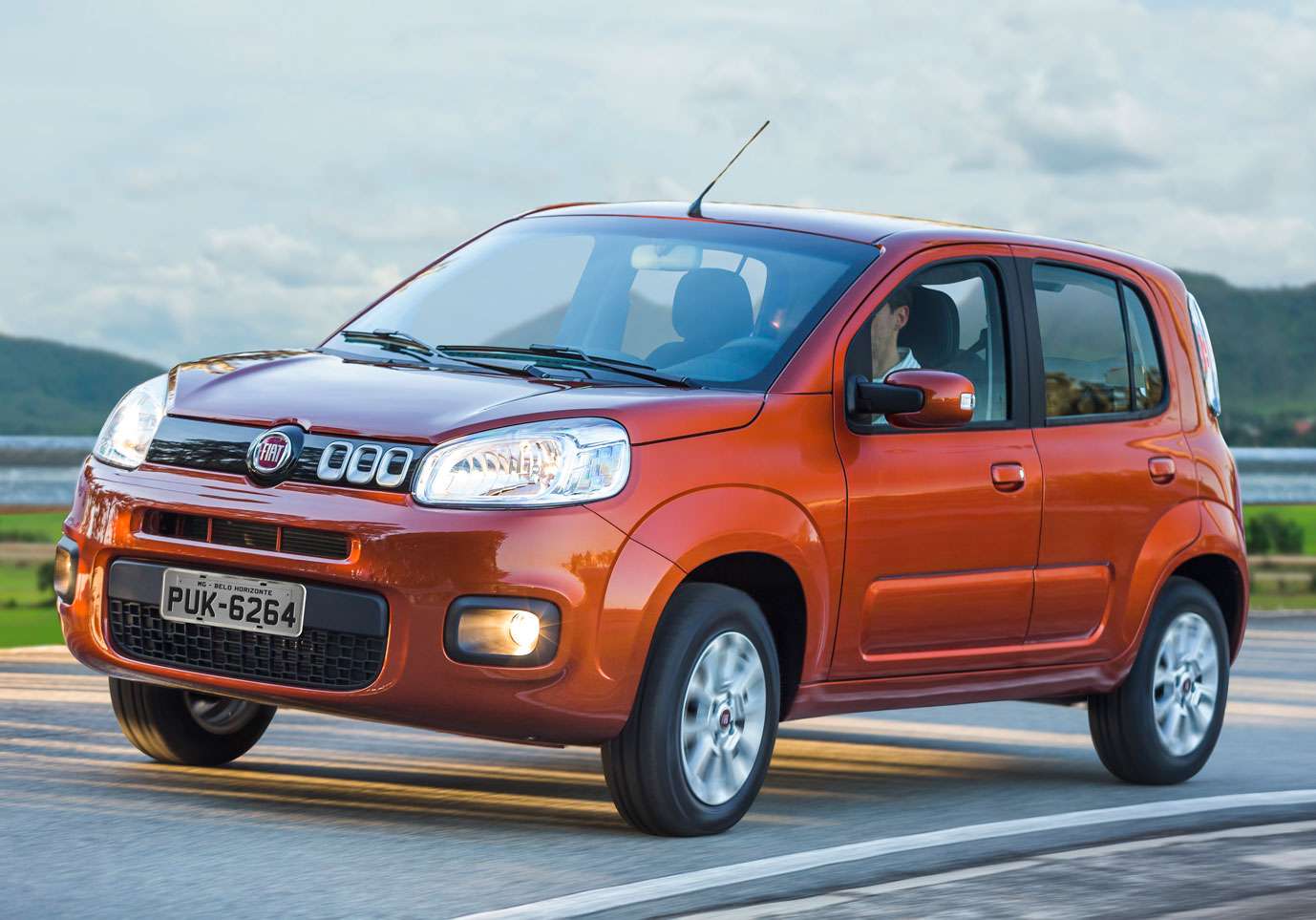 Com cara nova, Fiat Uno 2015 parte de R$ 30.990 - Autos Segredos
