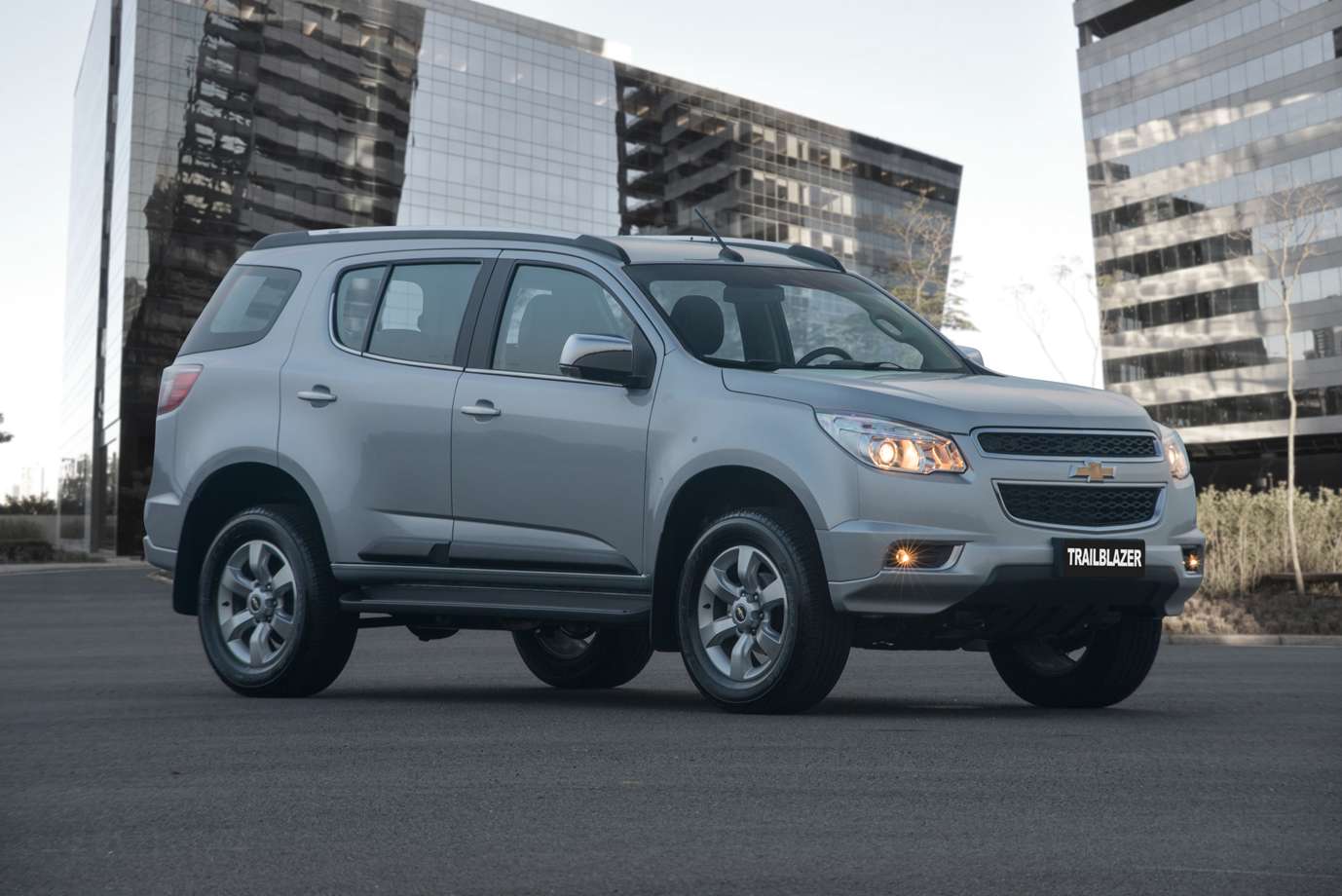 Chevrolet lança Trailblazer 2015 com aumento de potência e preço - Autos  Segredos