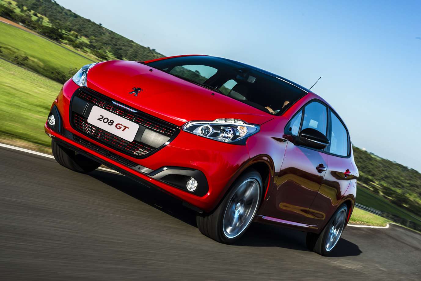 Por que o Peugeot 208 vende tão pouco? Veja 10 motivos