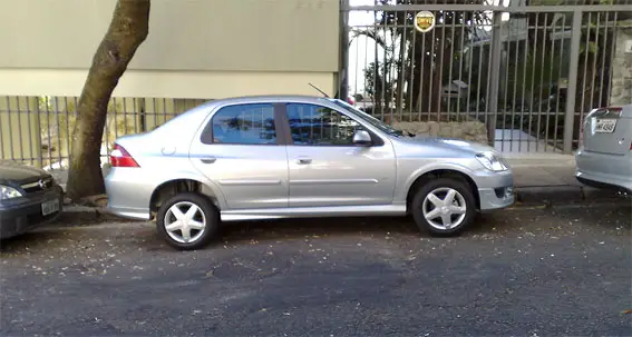 Você sabia que a “gasolina” de um carrinho de controle remoto era esse