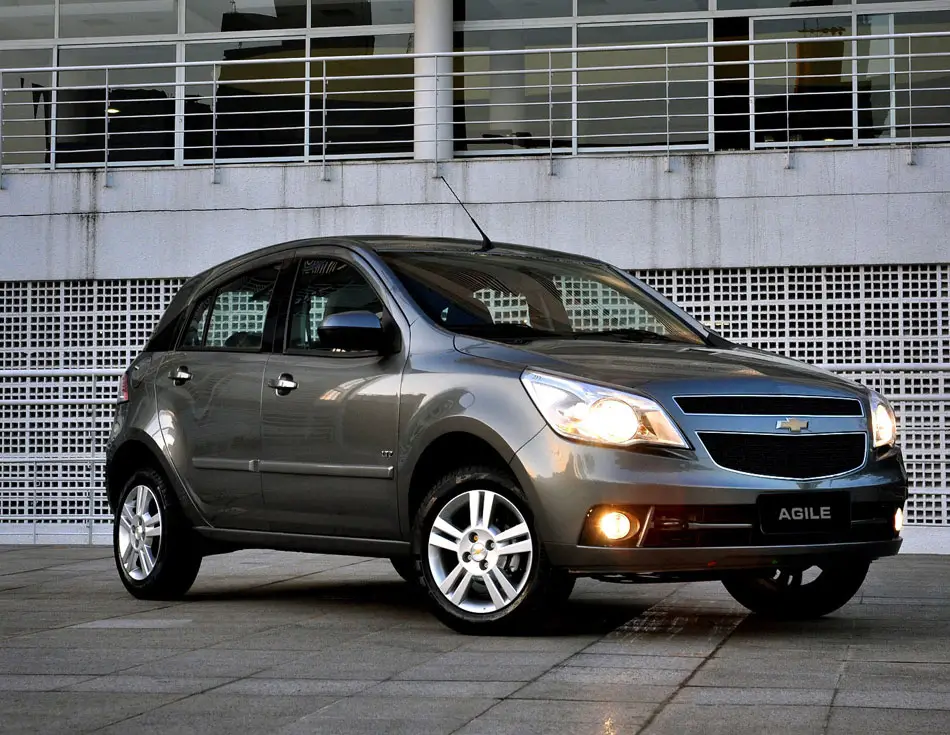 Leitor flagra o Chevrolet Agile que será reestilizado na linha 2014 - Autos  Segredos