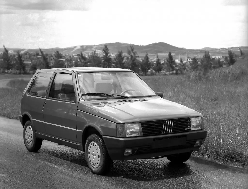 Fiat Uno Mille: primeiro carro popular abria mão até de ajuste do