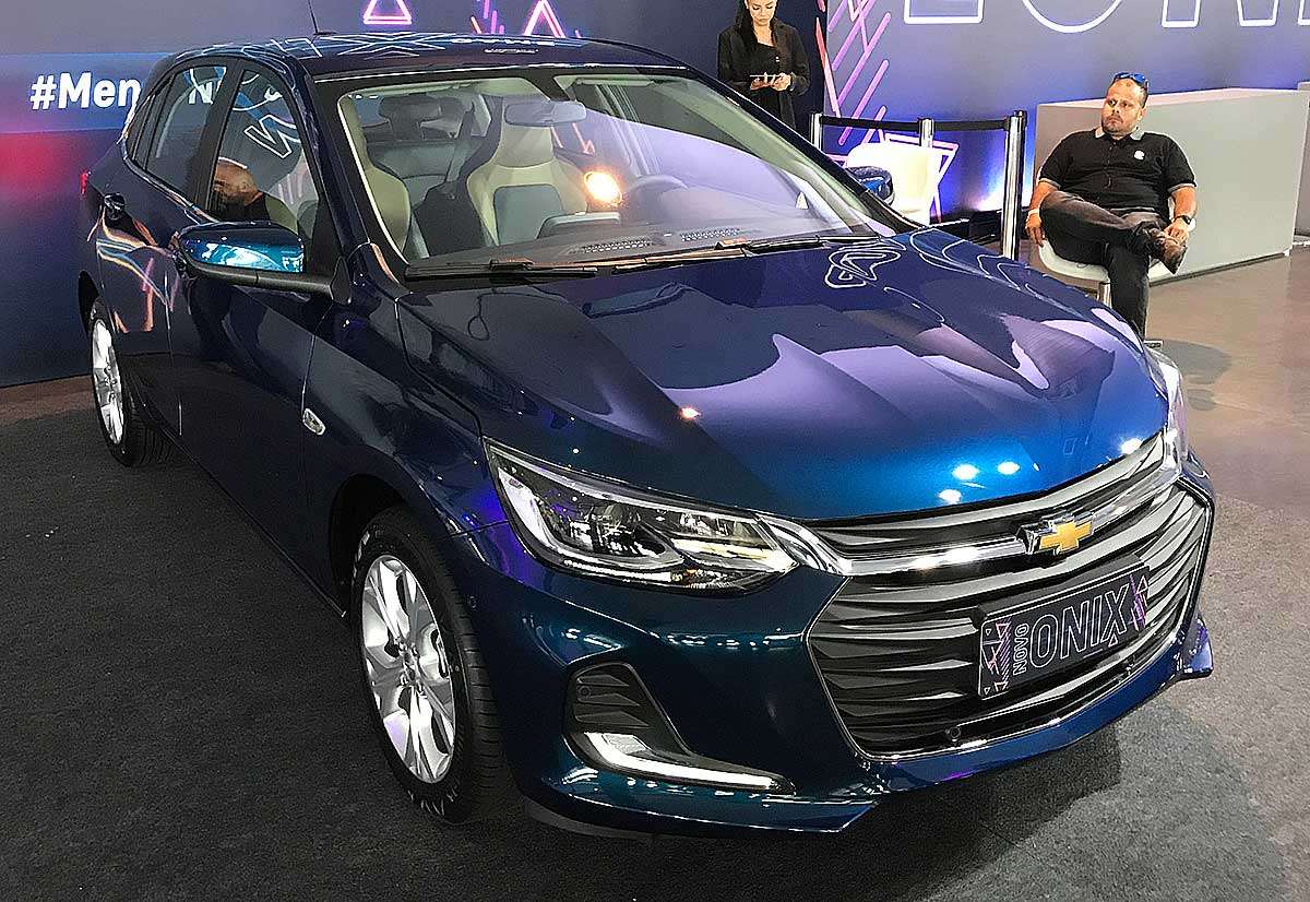 Novo Chevrolet Onix 2021 chega em setembro com versão esportiva