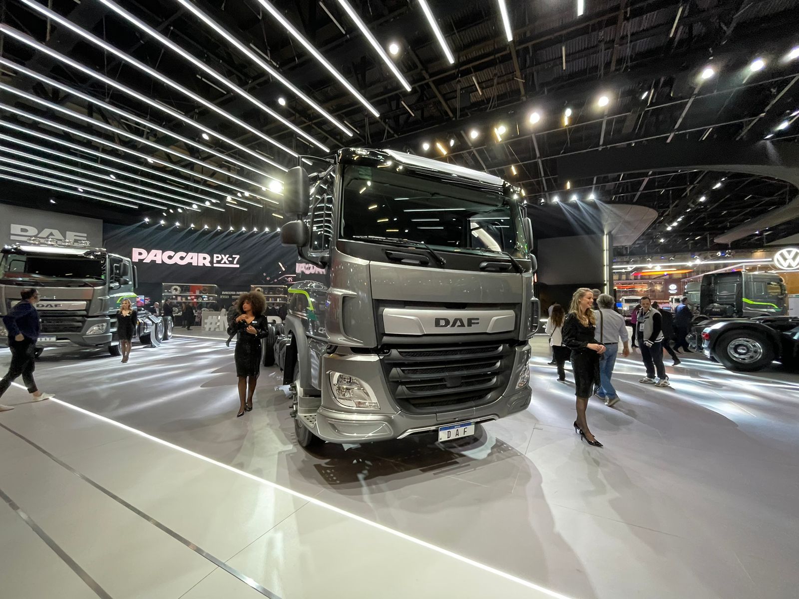 DAF lança linha de caminhões Euro 6 com novo motor PX-7