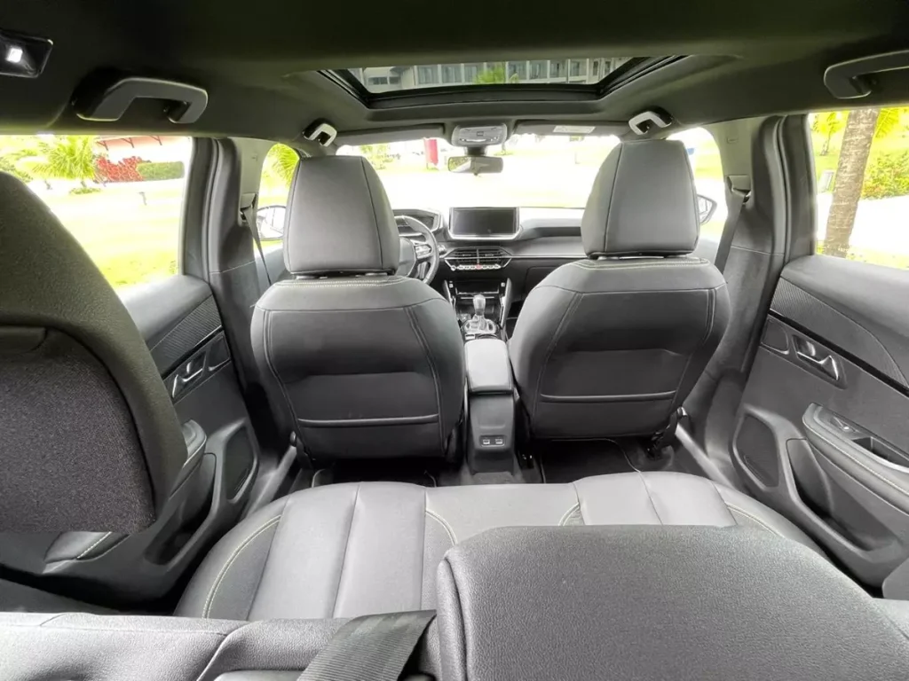 interior do Novo Peugeot 2008 GT 2025  