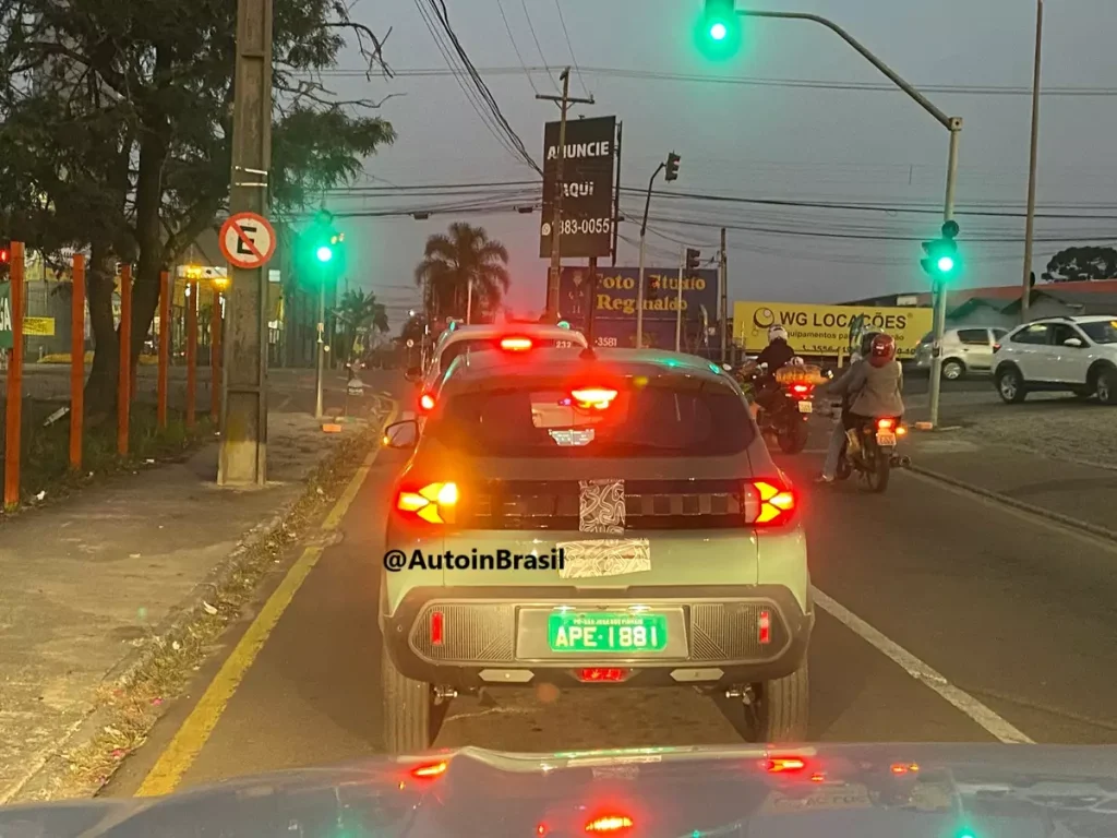 Flagra novo  Renault Kwid E-Tech