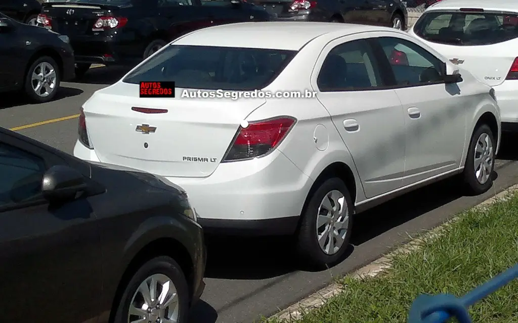 Confira os detalhes técnicos do novo Chevrolet Prisma 2013 - Autos Segredos